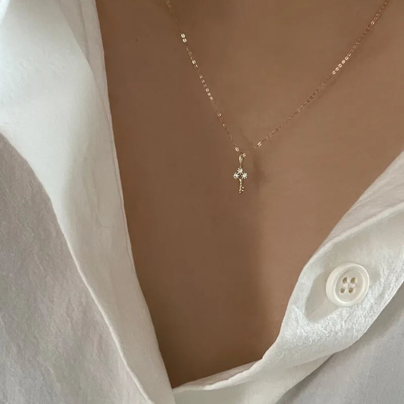 Key Light Mini Clavicle Chain