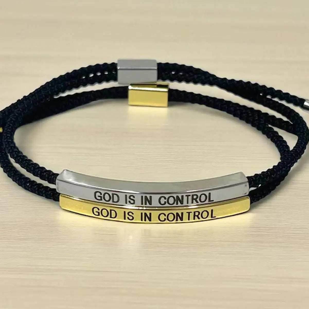 “God Is in Control”, Dios Tiene El Control Pulsera