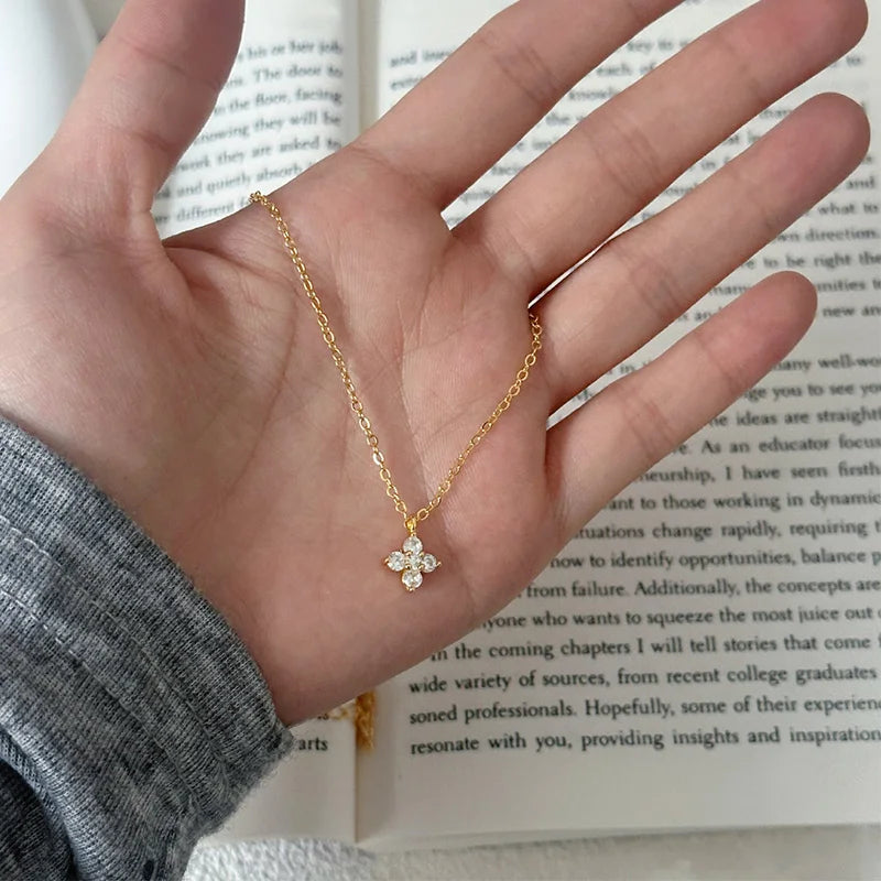 Dainty Leaf Necklace